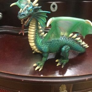 - - - Toy collectible  winged dragon